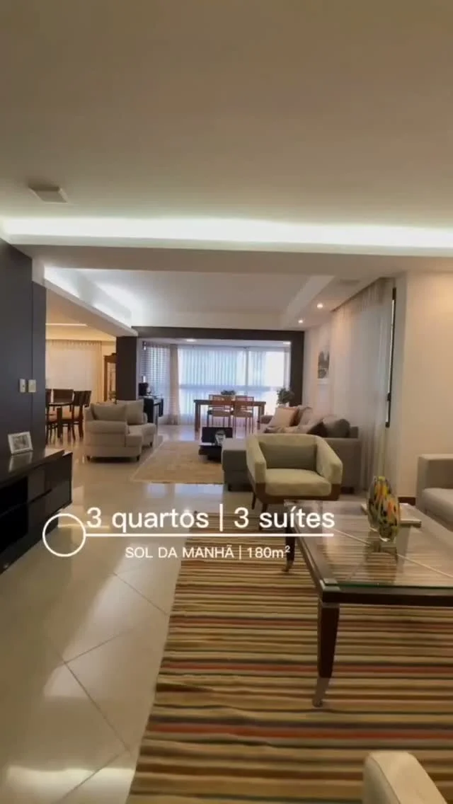 Com localização privilegiada na quadra do mar, no bairro Mata da Praia
